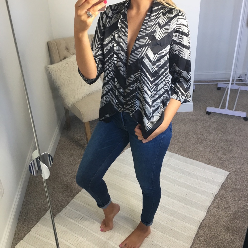 ✨10 for $30! Satin blazer from forever 21!